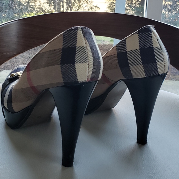 Shoes - Picture 5 of 9